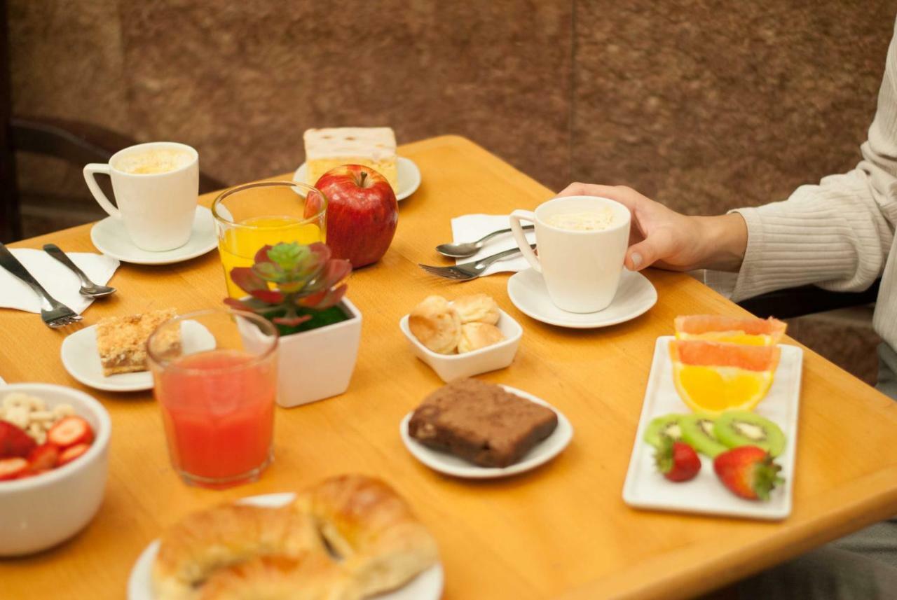 Acomodação com café da manhã  Ramada By Wyndham Centro