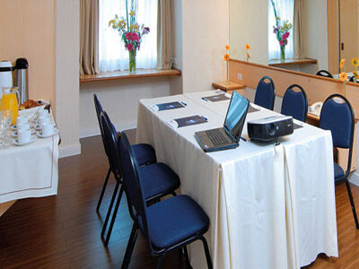 Hotel Aeroparque & 3*