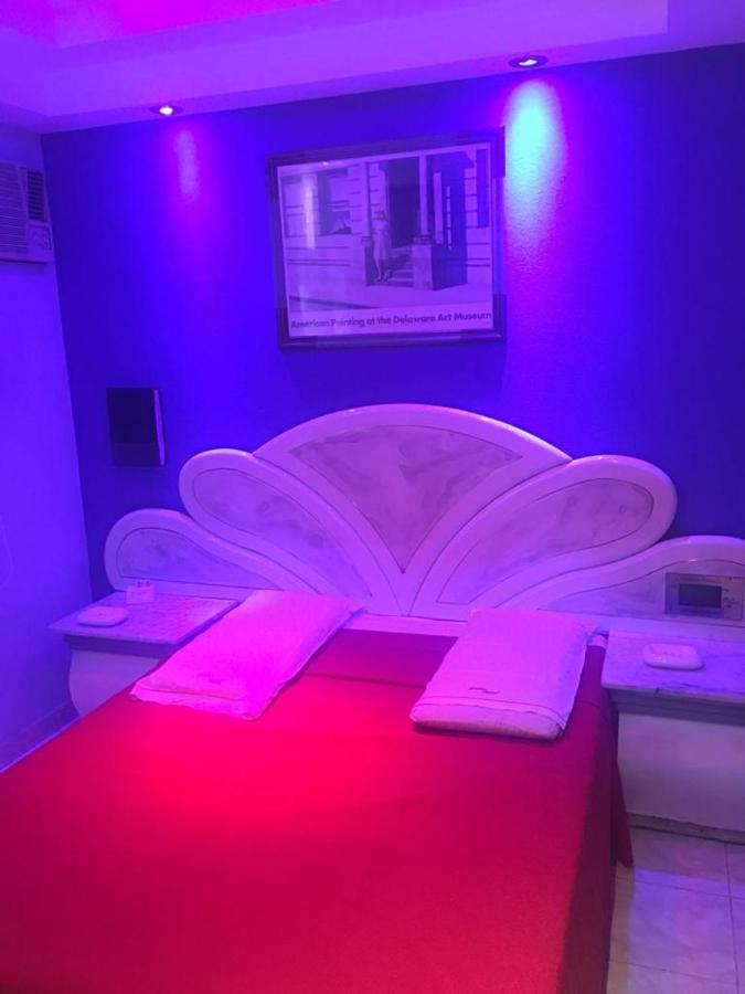 Hotel del amor Gilda