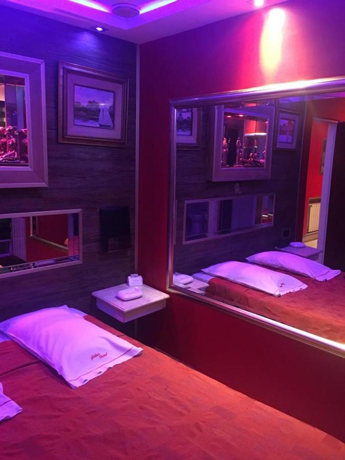 Hotel del amor Gilda