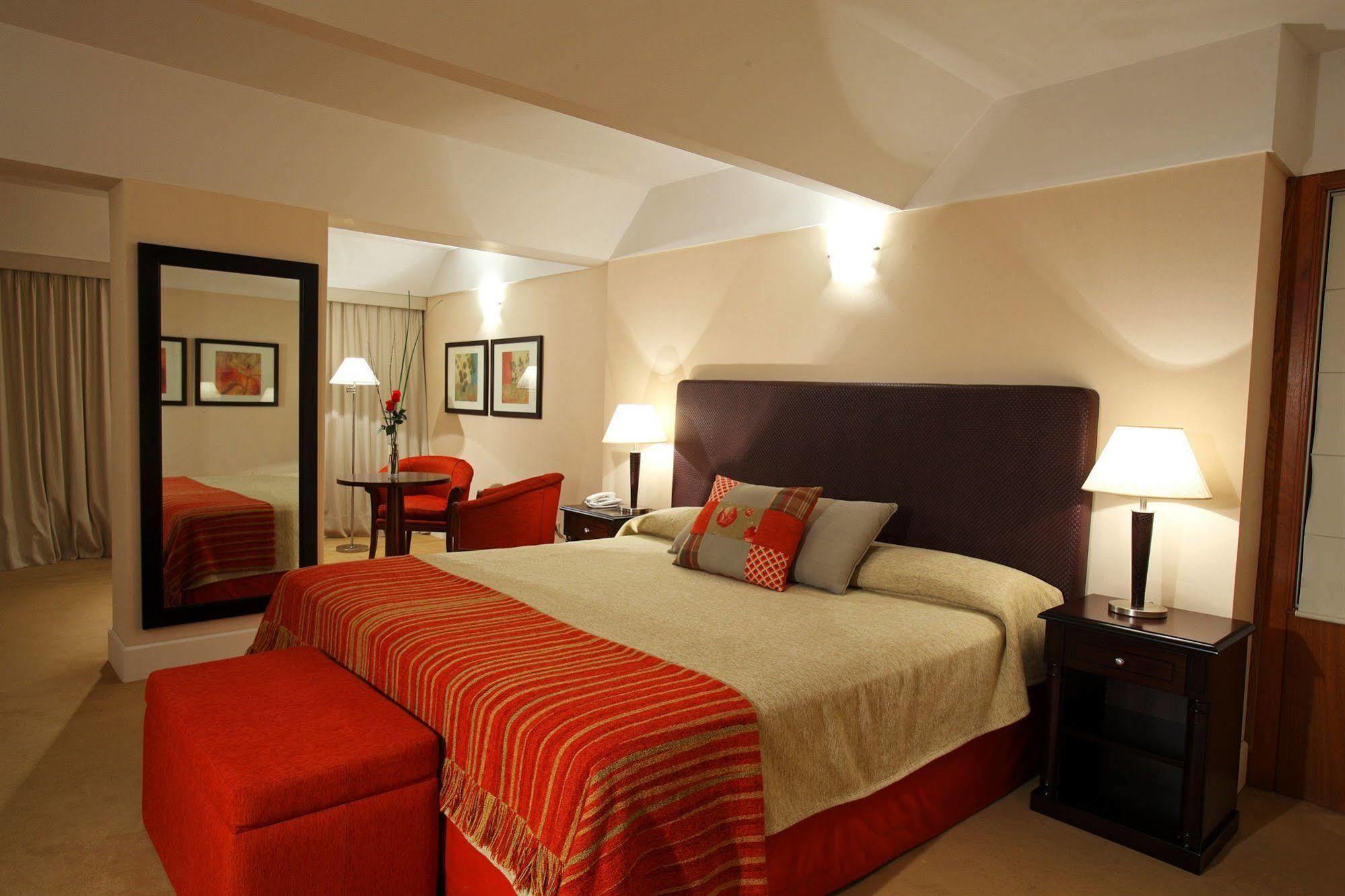 Etoile Hotel 4*