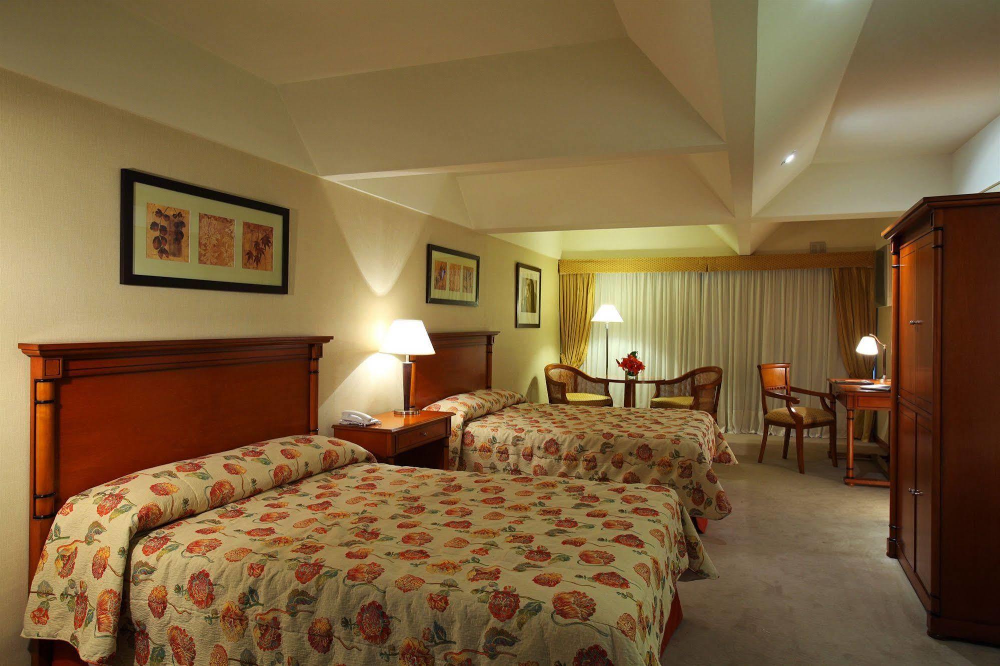 Etoile Hotel 4*
