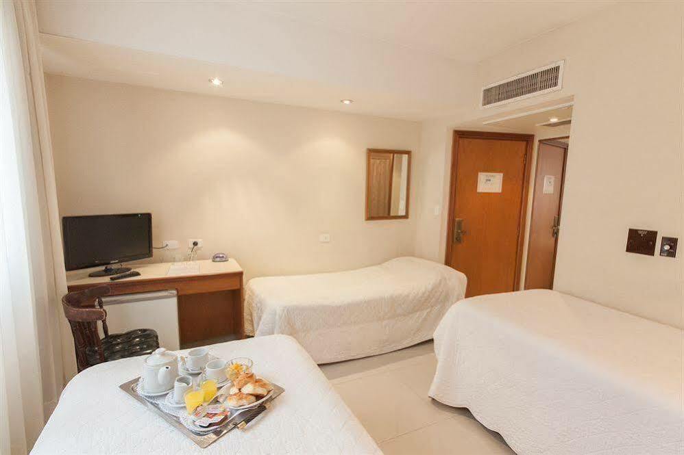 Cuatro Reyes Hotel