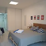 Elegante monoambiente estilo náutico