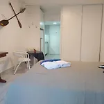 Elegante monoambiente estilo náutico
