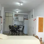 Studio luminoso con balcon en el centro, para 2 personas