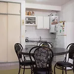 Studio luminoso con balcon en el centro, para 2 personas