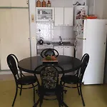 Studio luminoso con balcon en el centro, para 2 personas