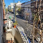 3 Ambientes Con Balcon Y Practico, Lindo Y Con Todo Cerca!