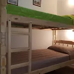 Habitación con baño privado Un piso por escalera