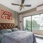 Departamento semipiso, 2 habitaciones, con parrilla y estacionamiento privado