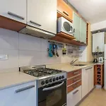Departamento semipiso, 2 habitaciones, con parrilla y estacionamiento privado