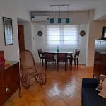 Departamento Centrico Con Cochera.