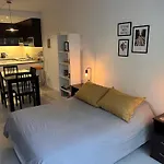 Departamento A Metros De La Rural Y La Embajada
