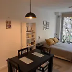 Departamento A Metros De La Rural Y La Embajada