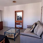 Amplio Departamento, 3 Ambientes, Muy Luminoso Y Muy Bien Comunicado.