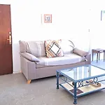 Amplio Departamento, 3 Ambientes, Muy Luminoso Y Muy Bien Comunicado.