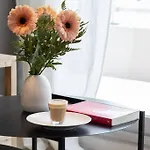 Almez Stunning Deluxe Apartment