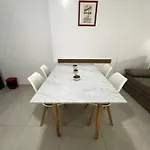 Deluxe Apartment In Great Location