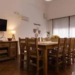 Casa Jade, Amplia Casa Con Excelente Ubicacion En Capital Federal