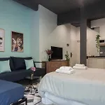 Fliphaus Chic Haus - 9 Lux Units 36 Pax