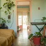Habitación amplia en PH primer piso