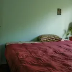 Habitación amplia en PH primer piso