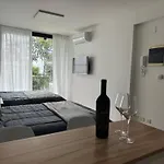 Monroe Suites