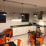 Petit Hotel Hasta 10 Pax Se Alquila Integramente
