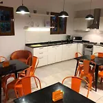 Petit Hotel Hasta 10 Pax Se Alquila Integramente
