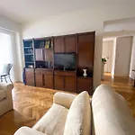 Rentup - Elegancia Y Comodidad En Recoleta Departamento Con Balcon