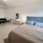 Cozy Studio In Caballito Your Gateway To Buenos Aires