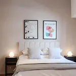 Fucsia Amazing Apartment