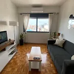 Muy Buena Ubicacion. Luminoso Y Silencioso
