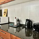 Elegante Y Amplio Departamento