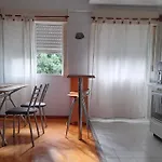 Departamento De Dos Ambientes Con Amplio Balcon, Muy Luminoso