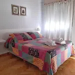 Departamento De Dos Ambientes Con Amplio Balcon, Muy Luminoso