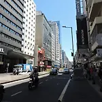 4 Ventanales Sobre La Avenida Corrientes