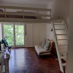 Loft monoambiente entrepiso y balcón francés