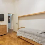 Increible Departamento Con Amplio Parque En La Mejor Zona De Recoleta Sobre La Calle Paraguay
