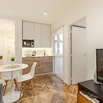 Elegante Departamento Ubicado En La Mejor Zona De Recoleta Sobre La Calle Parana 1019