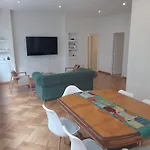 Muy Comodo Y Amplio Semi Piso En Recoleta, Una De Las Mejores Zonas De Buenos Aires
