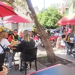 Calido En Parque Lezama