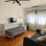 Muy Buena Ubicacion. Luminoso Y Silencioso