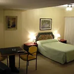 Hotel Embassy All Suites