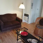 Excelente departamento con balcón a la calle sobre avenida