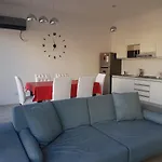 Apartamento lujo Independencia 1302 Buenos Aires PARA HUESPEDES LOCALES NO SE COBRA EL IMPUESTO DE OPERACIONES EN DOLARES YA QUE SE ABONA EN PESOS AL ARRIBAR