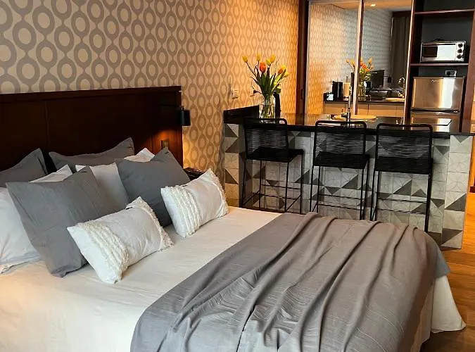 Ian Hotel