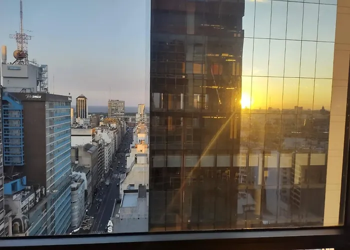 Calle Corrientes, mirada al río!
