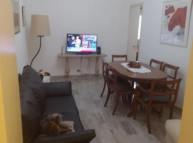 Habitaciones Privadas Doble Y Single Con Bano Compartido En Casa Familiar